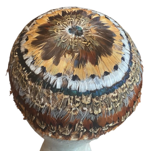 VINTAGE 50s 60s Era Pheasant Feather Skull Cap Style Hat Size Small - Picture 5 of 9